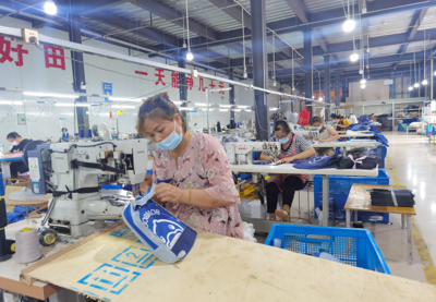 王家壩扶貧車間 家門口的箱包工廠，讓夢(mèng)想在家鄉(xiāng)生根發(fā)芽